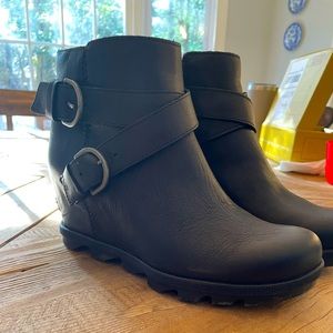 Sorel Joan of Arctic Wedge II buckle boot size 9.5